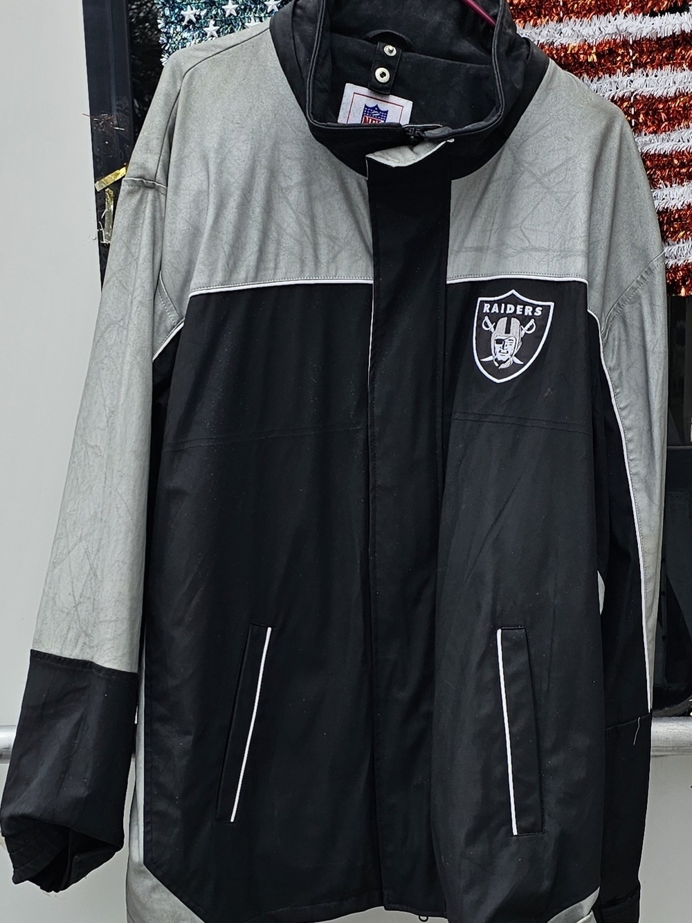NFL Raiders Size 2XL Black and Gray Windbreaker Jacket